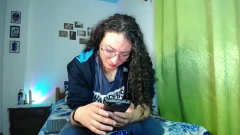 Snapshot of willmonkey chatting on 4, 11, 2025 willmonkey online show from 4, 11, 2025