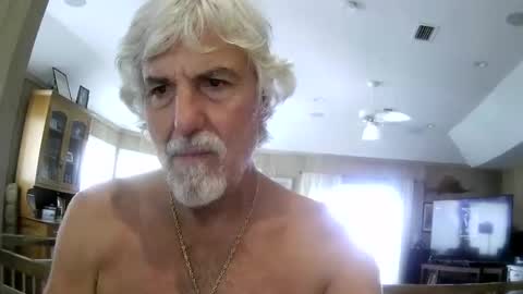 Snapshot of winedog2020 chatting on 17, 5, 2026 Gundja Man online show from 17, 5, 2026