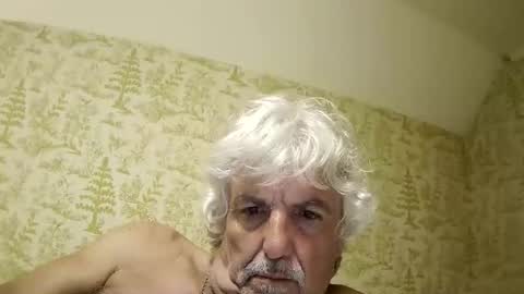 Snapshot of winedog2020 chatting on 21, 5, 2026 Gundja Man online show from 21, 5, 2026