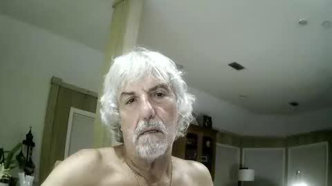 Snapshot of winedog2020 chatting on 28, 5, 2026 Gundja Man online show from 28, 5, 2026