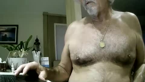Snapshot of winedog2020 chatting on 2, 6, 2026 Gundja Man online show from 2, 6, 2026
