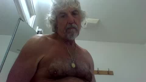 Snapshot of winedog2020 chatting on 15, 6, 2026 Gundja Man online show from 15, 6, 2026