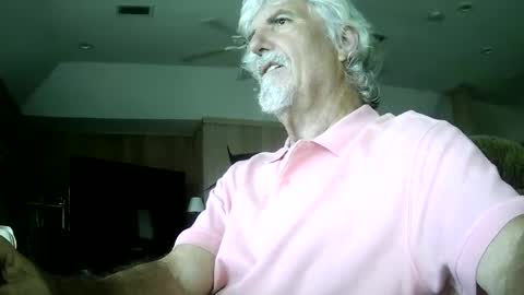 Snapshot of winedog2020 chatting on 15, 6, 2026 Gundja Man online show from 15, 6, 2026