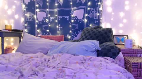 Eevie online show from 5, 12, 2024