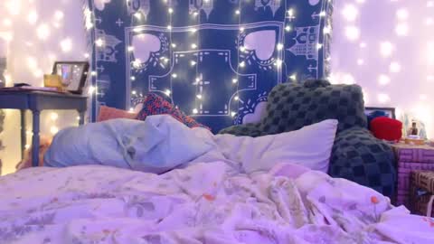 Eevie online show from 10, 12, 2024