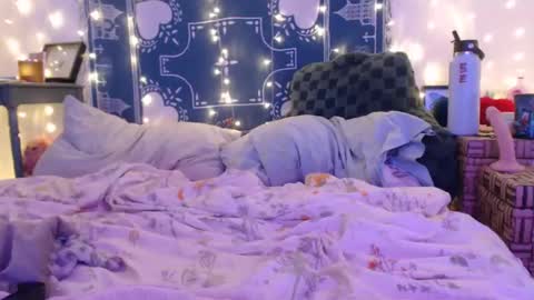 Eevie online show from 1, 1, 2025