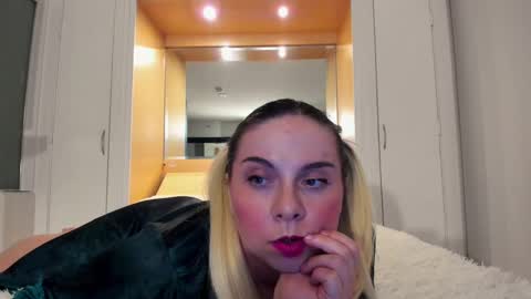 Snapshot of winter_miracle chatting on 14, 1, 2025 Winter Miracle online show from 14, 1, 2025