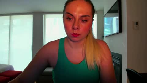 Snapshot of winter_miracle chatting on 14, 1, 2025 Winter Miracle online show from 14, 1, 2025