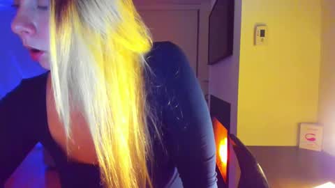 Snapshot of winter_miracle chatting on 4, 2, 2025 Winter Miracle online show from 4, 2, 2025