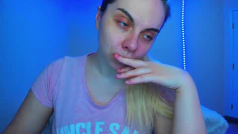 Snapshot of winter_miracle chatting on 18, 2, 2025 Winter Miracle online show from 18, 2, 2025