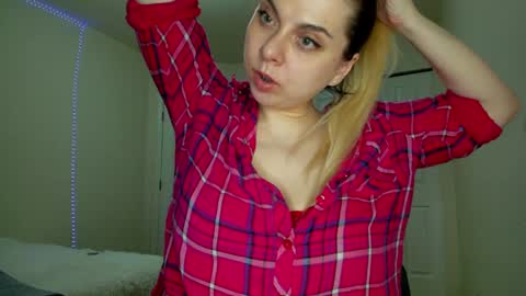 Snapshot of winter_miracle chatting on 26, 2, 2025 Winter Miracle online show from 26, 2, 2025