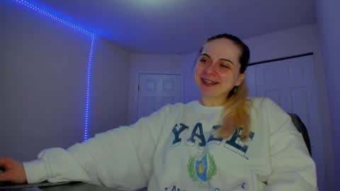 Snapshot of winter_miracle chatting on 4, 3, 2025 Winter Miracle online show from 4, 3, 2025