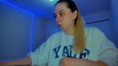 Snapshot of winter_miracle chatting on 4, 3, 2025 Winter Miracle online show from 4, 3, 2025