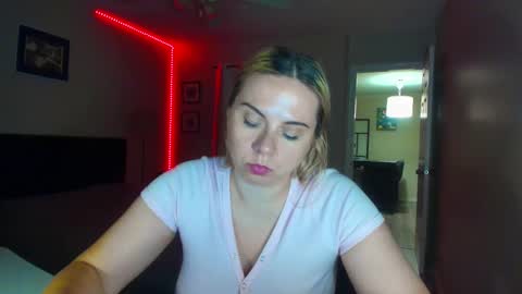 Snapshot of winter_miracle chatting on 30, 9, 2025 Winter Miracle online show from 30, 9, 2025