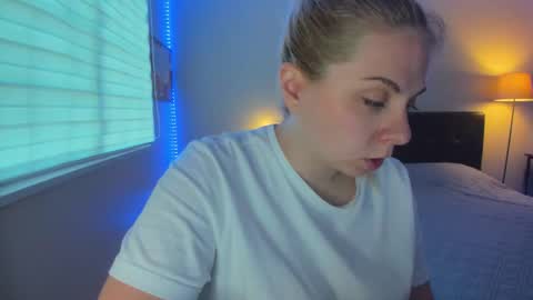 Snapshot of winter_miracle chatting on 2, 12, 2025 Winter Miracle online show from 2, 12, 2025