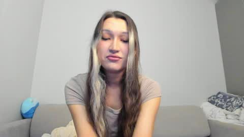 Snapshot of wiseenoughlamb chatting on 25, 3, 2026 Asylai but you can call me Aila online show from 25, 3, 2026