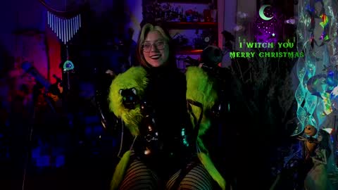 Snapshot of witch_fiona chatting on 21, 12, 2024 Goddess of two strapons  - Mr. long Don Mr. Pinky online show from 21, 12, 2024