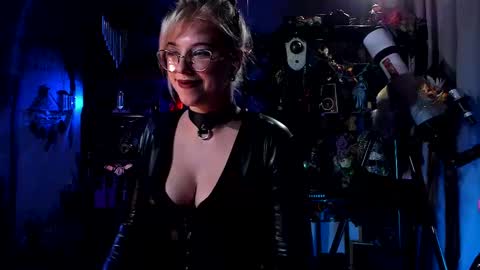 Snapshot of witch_fiona chatting on 24, 2, 2025 Goddess of two strapons  - Mr. long Don Mr. Pinky online show from 24, 2, 2025