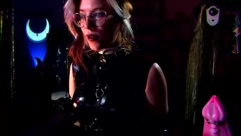 Snapshot of witch_fiona chatting on 12, 9, 2025 Goddess of two strapons  - Mr. long Don Mr. Pinky online show from 12, 9, 2025