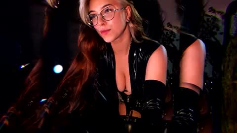 Snapshot of witch_fiona chatting on 21, 10, 2025 Goddess of two strapons  - Mr. long Don Mr. Pinky online show from 21, 10, 2025