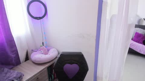     Luna Violeta  A r t i s t  online show from 4, 1, 2025