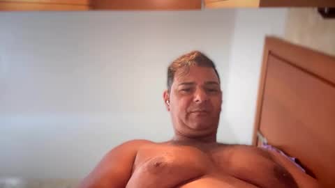 Snapshot of witebull83 chatting on 26, 3, 2026 Witebull online show from 26, 3, 2026