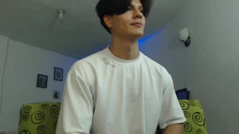 Snapshot of with_ken chatting on 5, 2, 2025 Ken online show from 5, 2, 2025