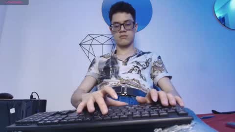  W O L F  online show from 12, 9, 2025