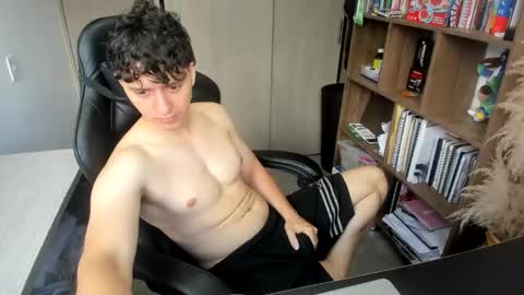 Snapshot of wolker_allan chatting on 15, 12, 2025 wolker_allan online show from 15, 12, 2025