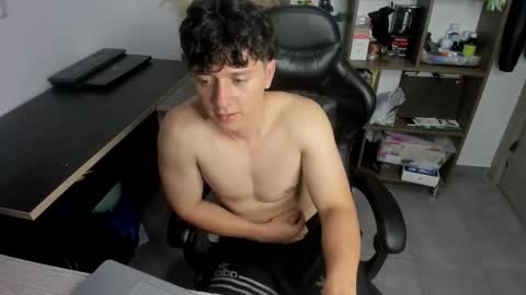 Snapshot of wolker_allan chatting on 19, 12, 2025 wolker_allan online show from 19, 12, 2025