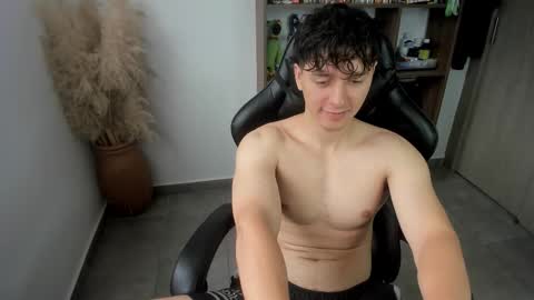 Snapshot of wolker_allan chatting on 22, 12, 2025 wolker_allan online show from 22, 12, 2025