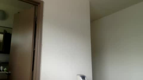 woof_wolf37 online show from 4, 3, 2026