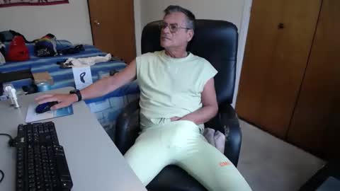 Snapshot of worldlarge chatting on 5, 1, 2025 Large one online show from 5, 1, 2025