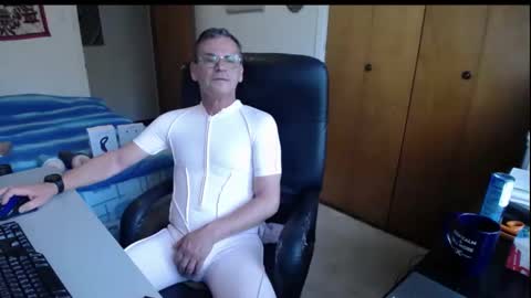 Snapshot of worldlarge chatting on 28, 9, 2025 Large one online show from 28, 9, 2025