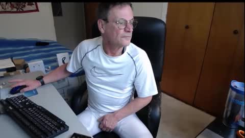 Snapshot of worldlarge chatting on 9, 11, 2025 Large one online show from 9, 11, 2025