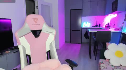 Emi online show from 7, 10, 2025