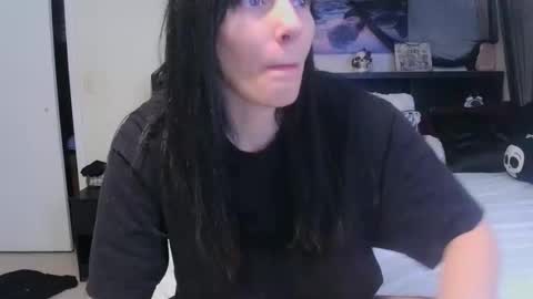Snapshot of wrenleigh chatting on 22, 4, 2026 Crystal Lake online show from 22, 4, 2026