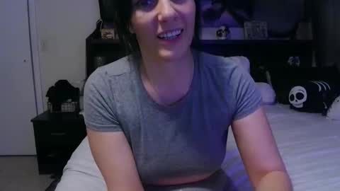 Snapshot of wrenleigh chatting on 24, 4, 2026 Crystal Lake online show from 24, 4, 2026