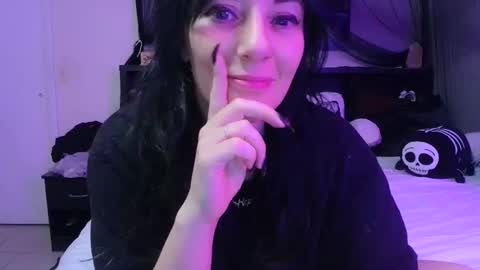 Snapshot of wrenleigh chatting on 5, 5, 2026 Crystal Lake online show from 5, 5, 2026