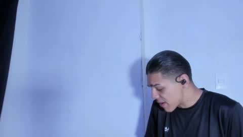 wyatt_smith71 online show from 28, 4, 2026