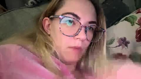 Snapshot of x_dreamgirl_x chatting on 8, 12, 2024 Mariah  online show from 8, 12, 2024