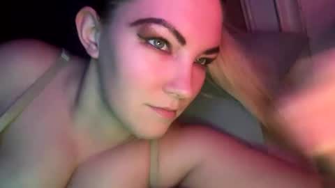 Snapshot of x_dreamgirl_x chatting on 18, 12, 2024 Mariah  online show from 18, 12, 2024