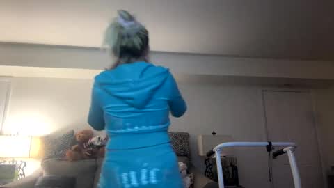 Snapshot of x_dreamgirl_x chatting on 31, 12, 2024 Mariah  online show from 31, 12, 2024