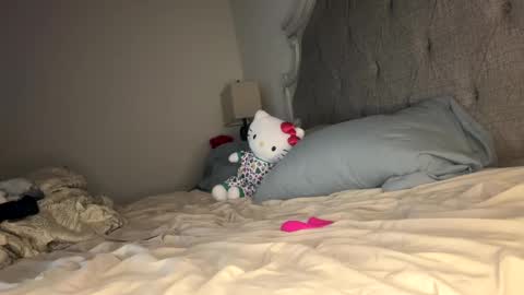 Snapshot of x_dreamgirl_x chatting on 12, 1, 2025 Mariah  online show from 12, 1, 2025