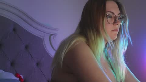 Snapshot of x_dreamgirl_x chatting on 24, 1, 2025 Mariah  online show from 24, 1, 2025