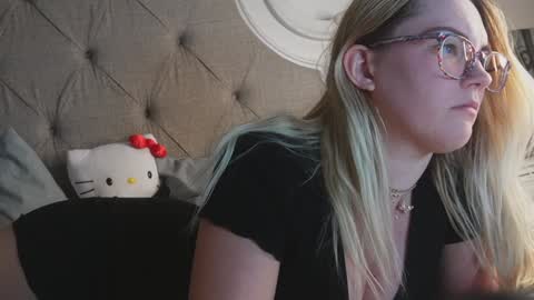Snapshot of x_dreamgirl_x chatting on 25, 1, 2025 Mariah  online show from 25, 1, 2025