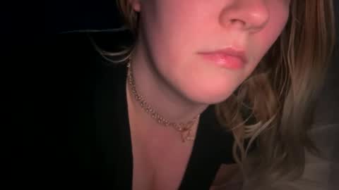 Snapshot of x_dreamgirl_x chatting on 25, 1, 2025 Mariah  online show from 25, 1, 2025