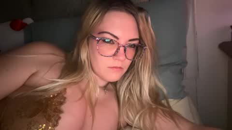 Snapshot of x_dreamgirl_x chatting on 9, 2, 2025 Mariah  online show from 9, 2, 2025