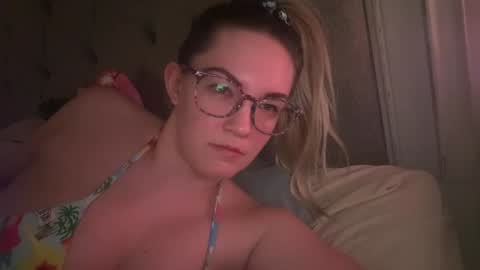 Snapshot of x_dreamgirl_x chatting on 6, 3, 2025 Mariah  online show from 6, 3, 2025