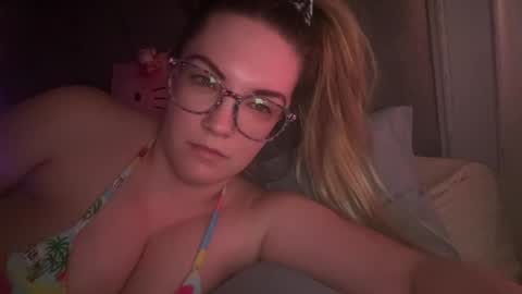 Snapshot of x_dreamgirl_x chatting on 6, 3, 2025 Mariah  online show from 6, 3, 2025